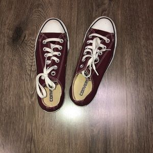 Maroon Converse size 7